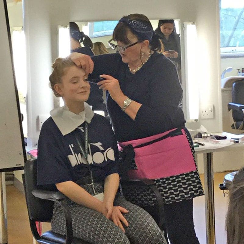 film make-up demonstration 8 - brushstroke
