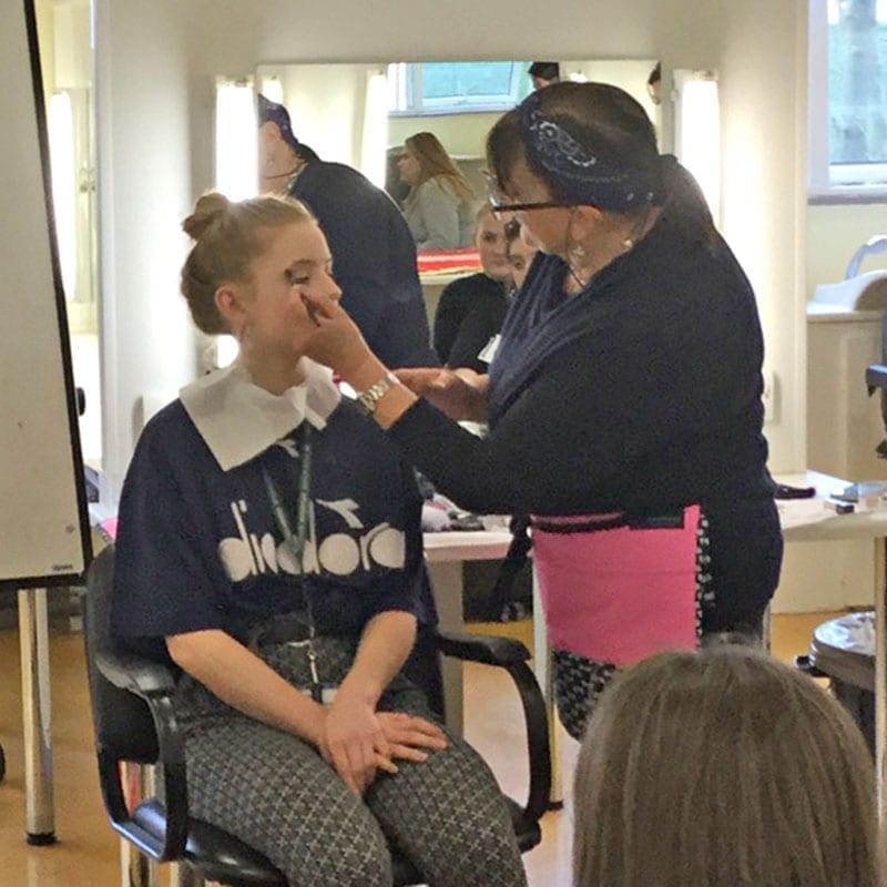 film make-up demonstration 9 - brushstroke