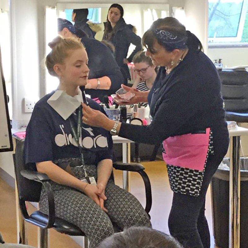 film make-up demonstration 11 - brushstroke