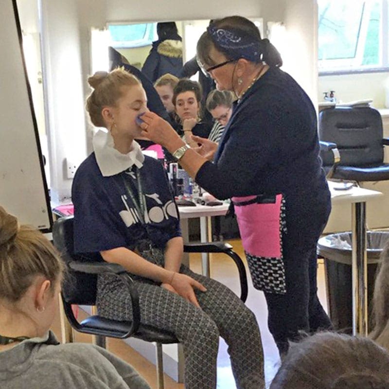 film make-up demonstration 5 - brushstroke