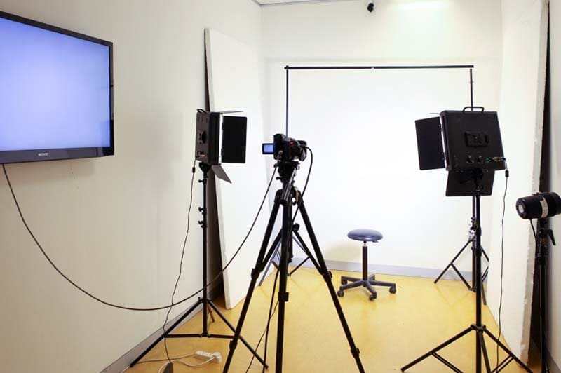TV Room - Makeup Courses TV Room - Makeup Courses