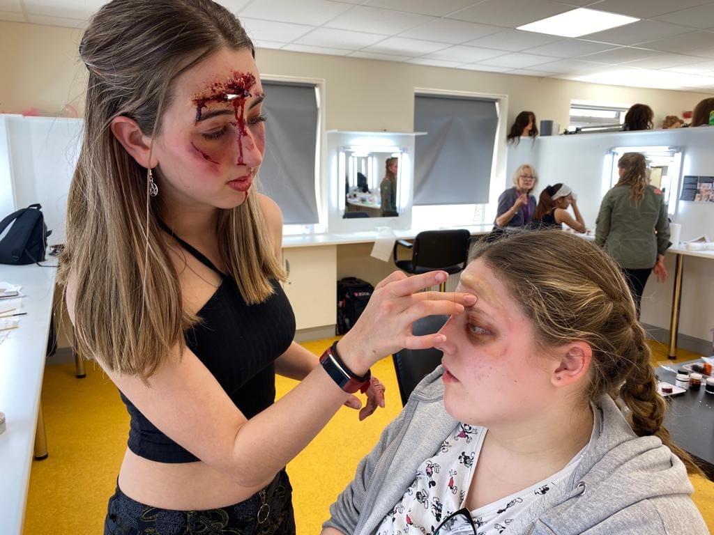 Brushstroke Makeup School5