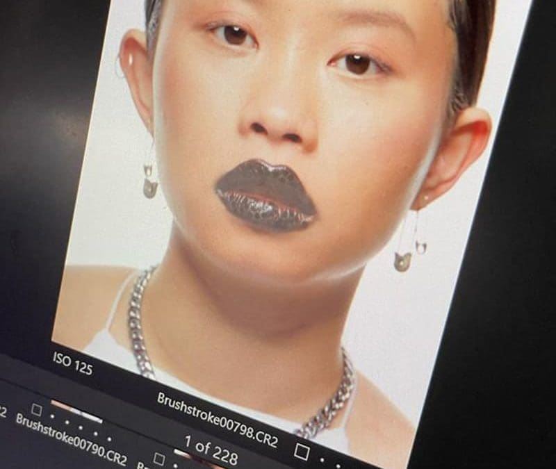 How to Become a Makeup Artist