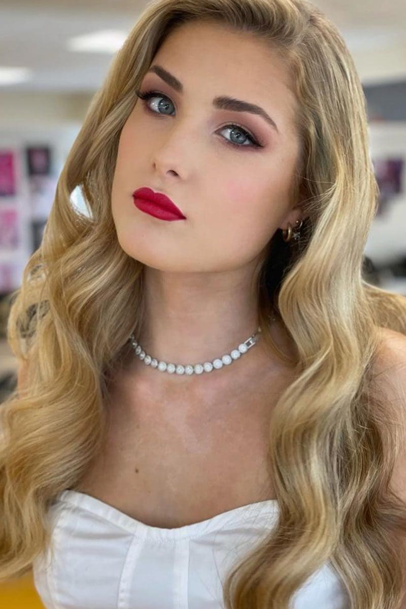 A vintage glamour beauty portrait