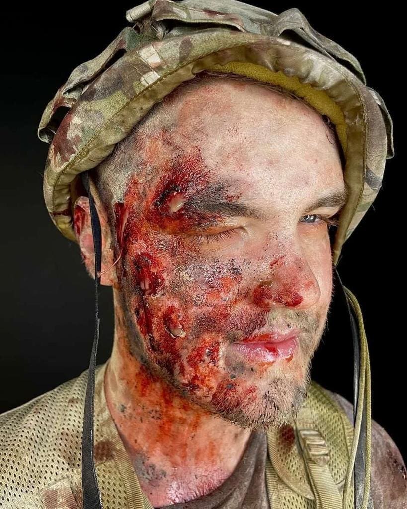 SFX War Injury Makeup Black and White - peacock eyelashes